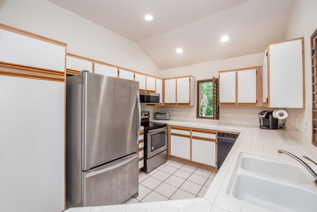 Building Photo - Corsica Villas: Upper 2 Bedroom 1 Bath Condo