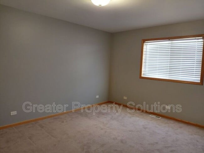 Building Photo - 9924 Lands End