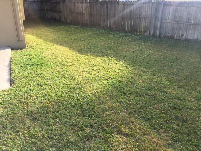 Building Photo - 550 Hassocks Loop