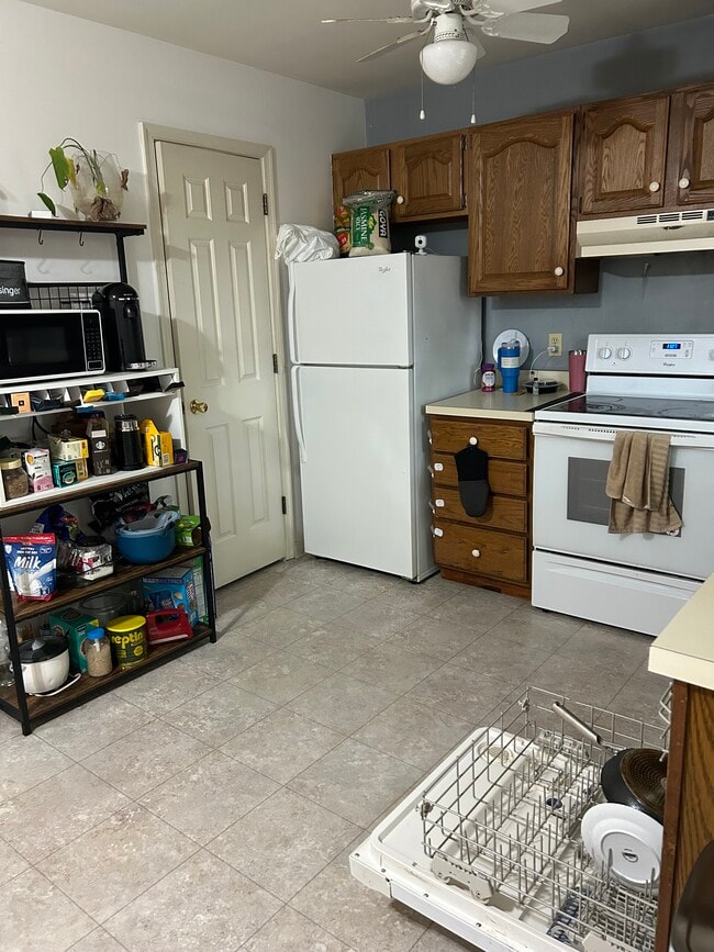 Building Photo - 861 Greenbriar Ln