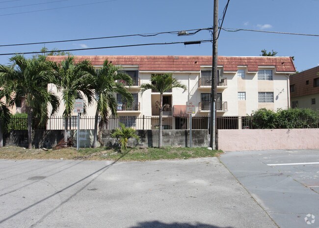 Building Photo - Salzedo Plaza