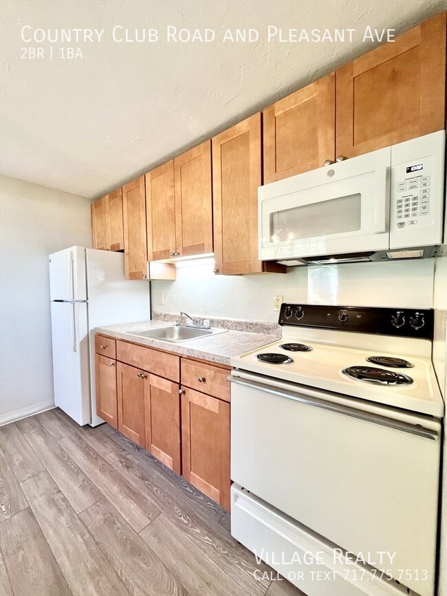 Building Photo - Roomy, remodeled 2-bed w/ on-site laundry ...