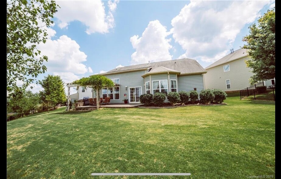 Back Yard - 313 Thornhill St