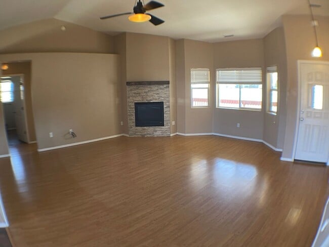 Building Photo - AVAILABLE MAY 6th | Spacious Single-Level Home in Desirable Doney Park