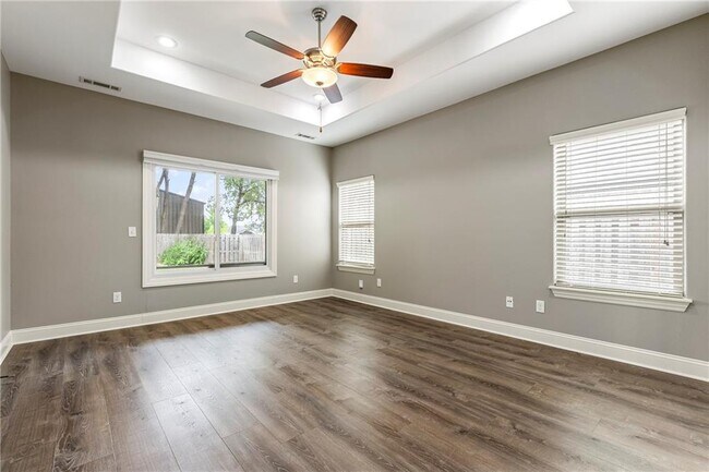Building Photo - 4403 W Meadow Oaks Dr