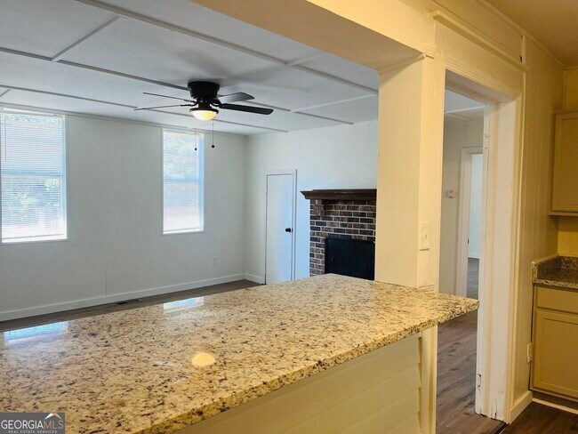 Building Photo - 1405 Austin St