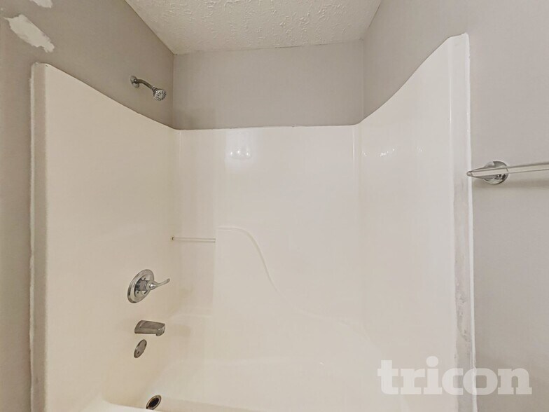 Building Photo - 4021 Deer Run Trce