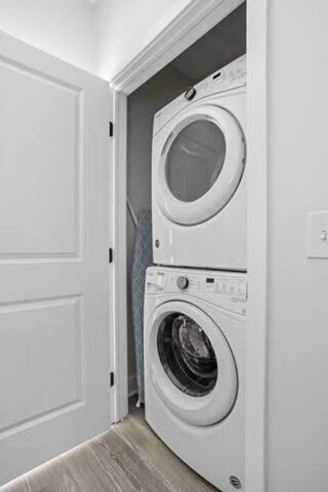 Building Photo - 5858 N College Ave