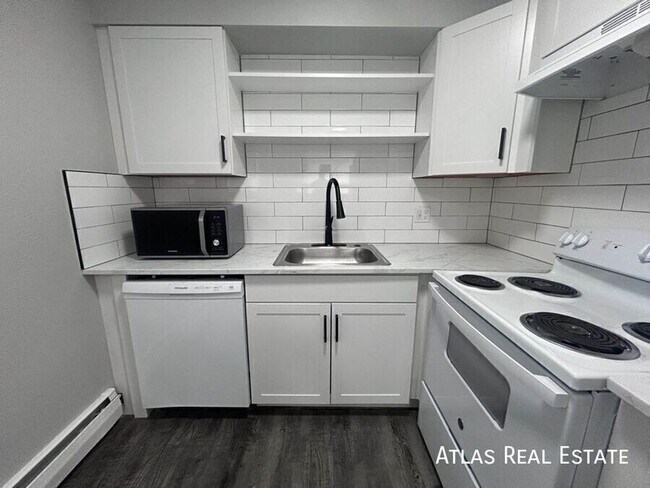 Building Photo - 551 S Fairfax St