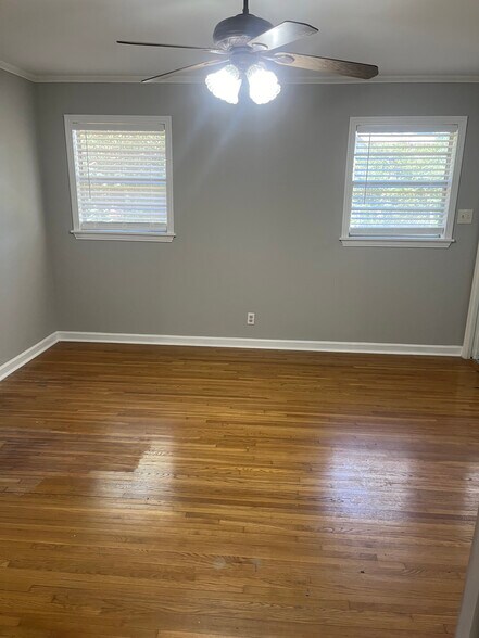 Building Photo - 104 Shady Oaks Dr