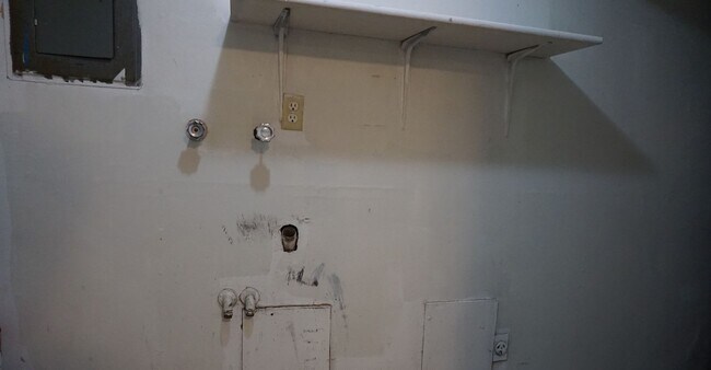 Building Photo - 105 W 250 N