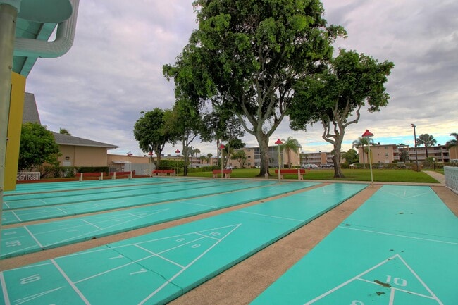 Building Photo - 2721 Garden Dr N