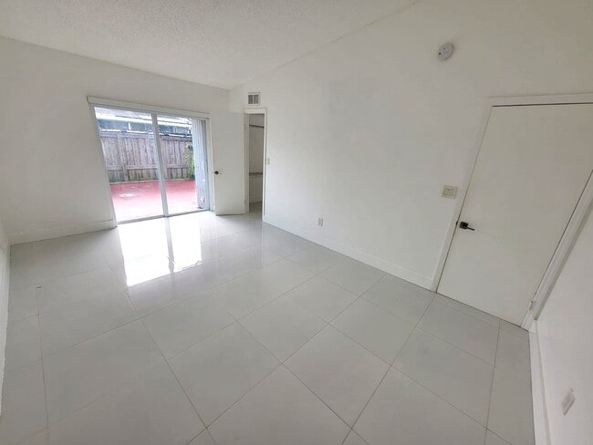 Building Photo - 10345 SW 209th Ln