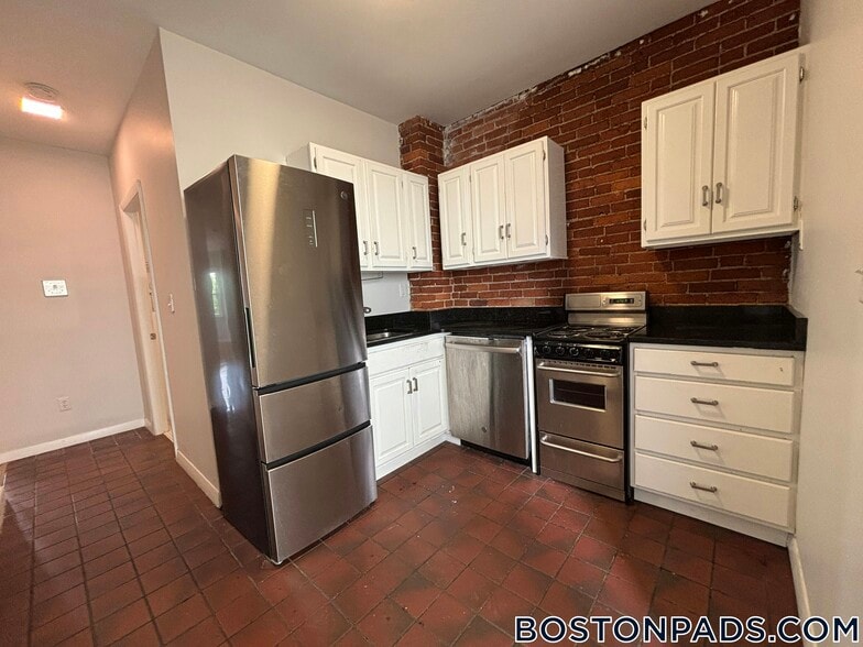 Building Photo - 164 Broadway