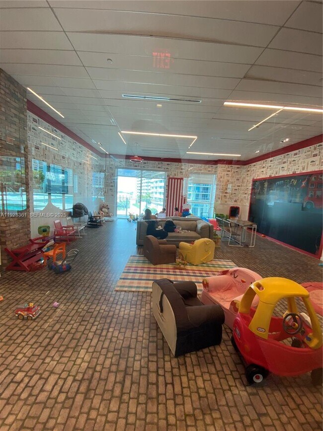 Building Photo - 1080 Brickell Ave