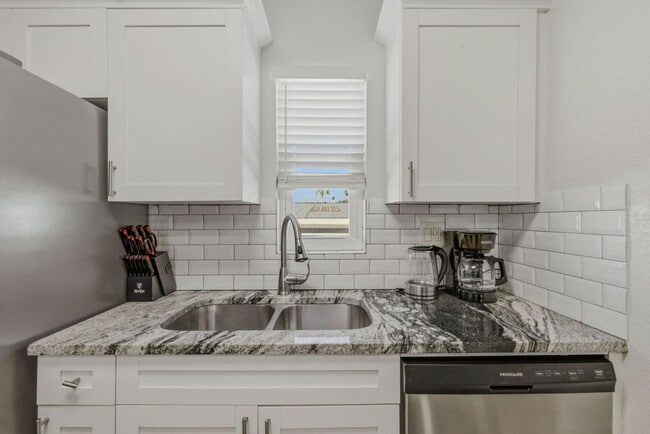 Building Photo - 3909 W Cleveland St