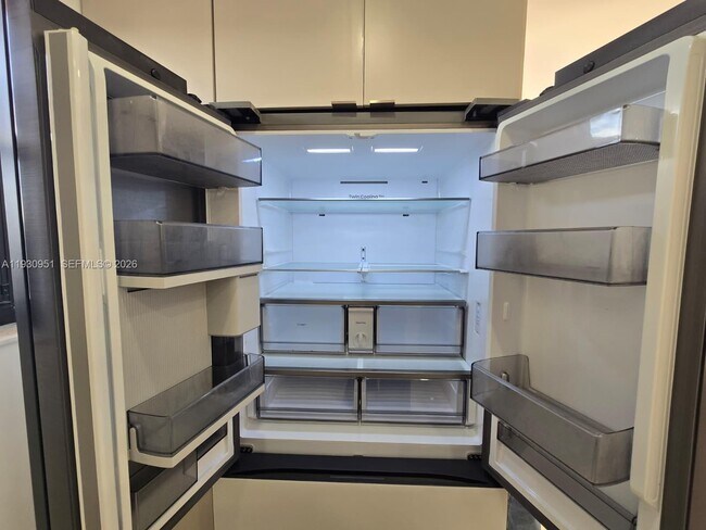 Building Photo - 1800 W 54th St