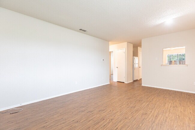 Building Photo - 323 W William Cannon Dr
