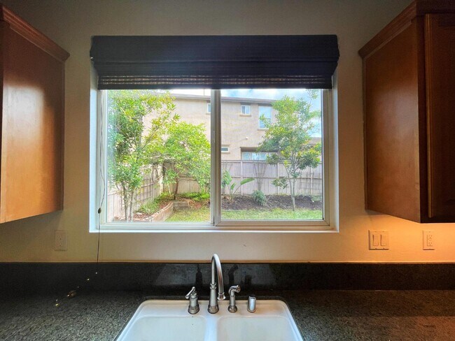 Building Photo - 1046 Strawberry Creek St
