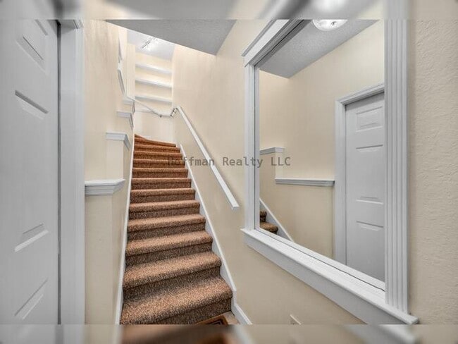 Building Photo - Condo on desirable Harbour Island