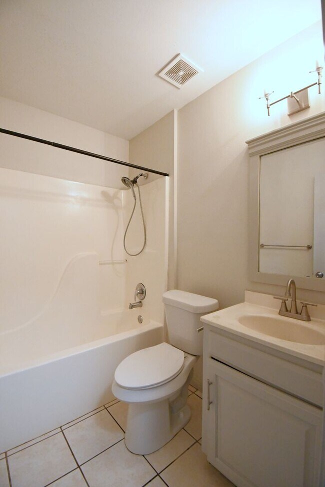 Building Photo - Move-In Ready, Beautifully Updated 3BR/2BA Home, HUD Accepted