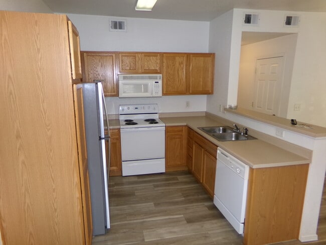 Building Photo - 3002 W Elizabeth St