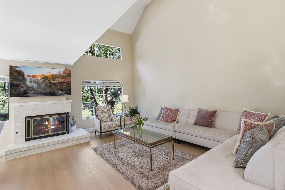 Building Photo - 121 Haslemere Ct