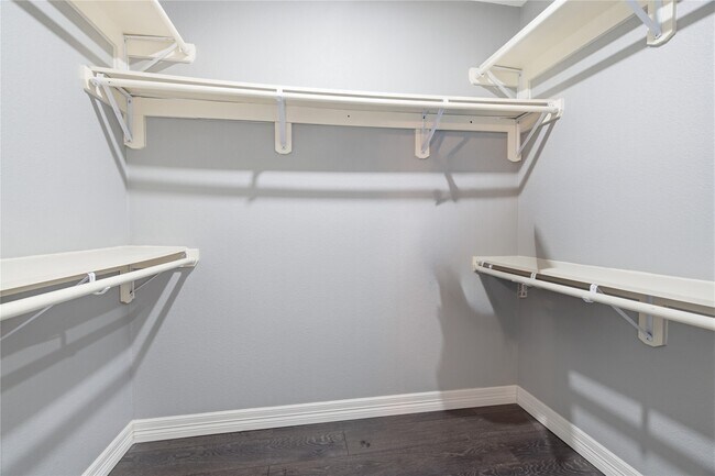 Building Photo - 531 Woolworth St