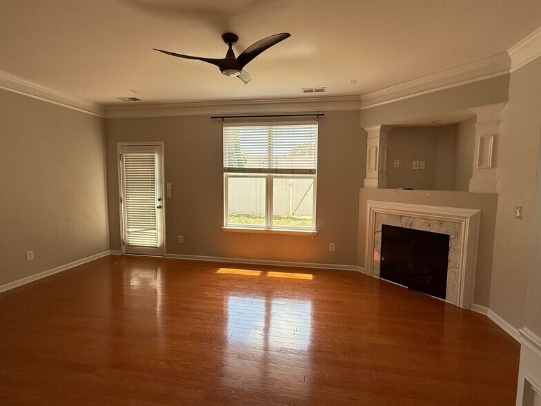 Building Photo - 9548 Inglenook Ln