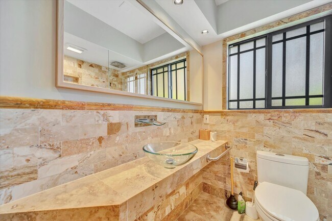 Building Photo - Beautiful West of the Trail 3-Bed/2-Bath H...
