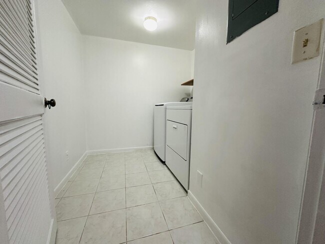 Building Photo - 1115 Green Pine Blvd