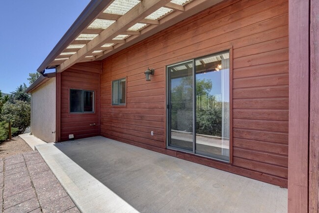 Building Photo - Home in Cliff Rose!