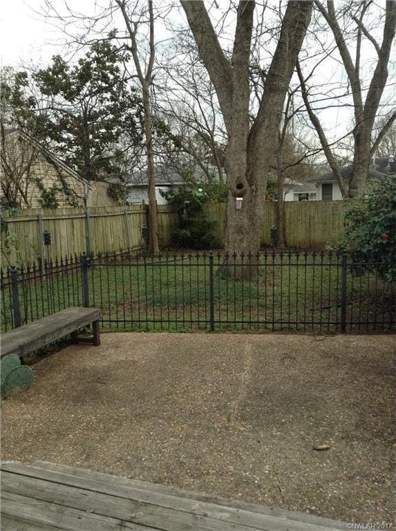 Building Photo - ** AVAILABLE JUNE 1ST ** CUTE 3/1 BROADMOO...