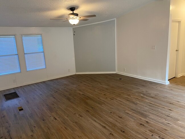 Building Photo - 545 Wancy Cir