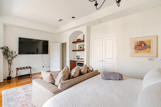 Building Photo - 6515 Minola St