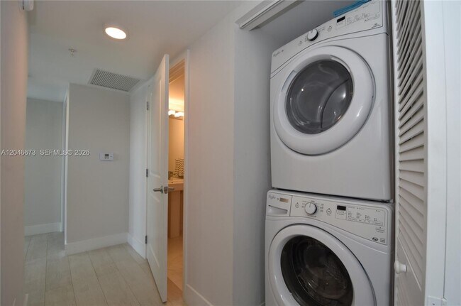 Building Photo - 400 Sunny Isles Blvd
