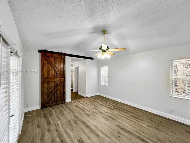 Building Photo - 841 Stanton Dr