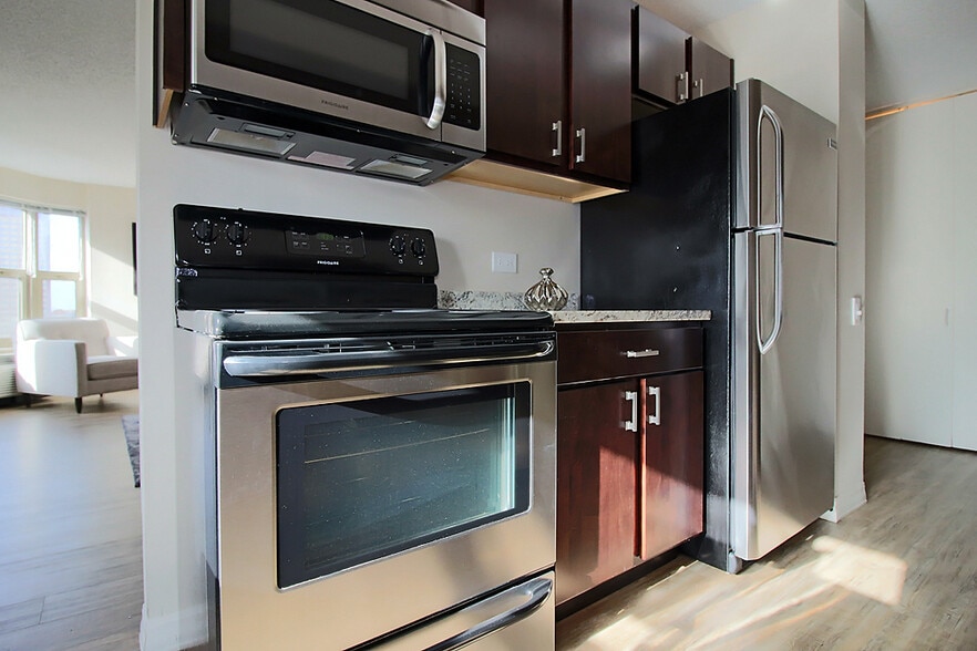 Building Photo - 38 W Chestnut St