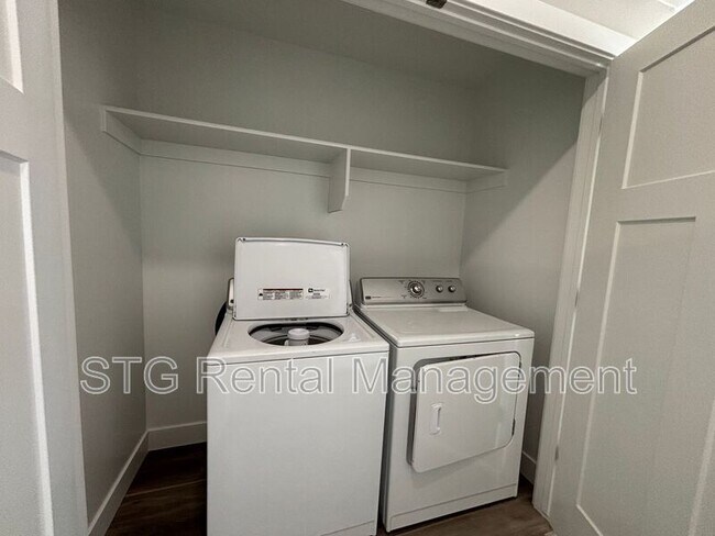 Building Photo - 1509 W Topaz Dr