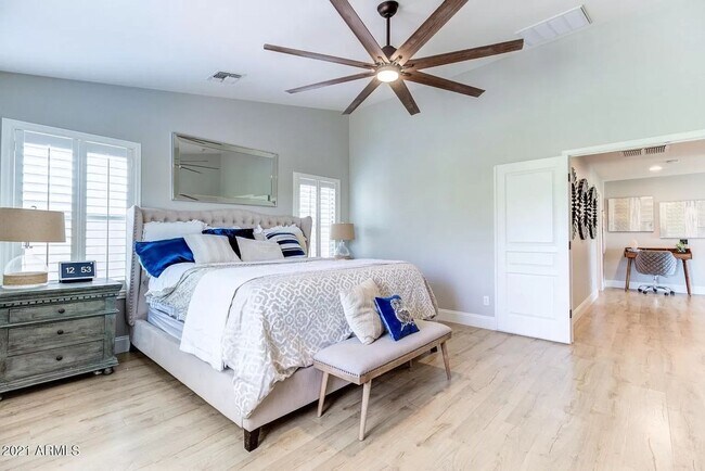 Building Photo - Luxurious 5BR Home in Award-Winning Power ...