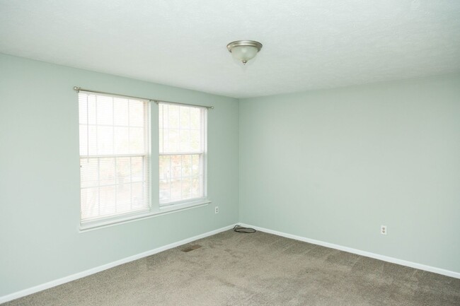 Building Photo - 1/2 OFF FIRST MONTH'S RENT West End Henric...