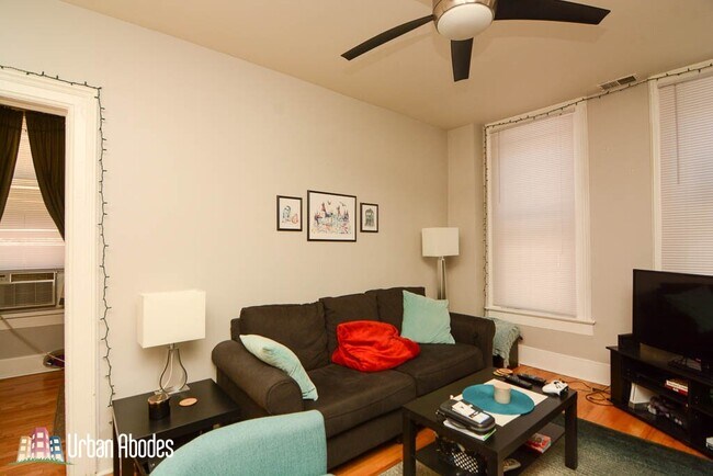 Building Photo - 2030 N Oakley Ave