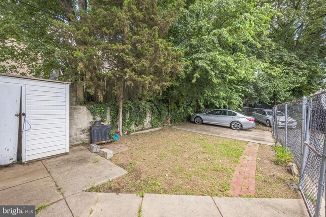 Building Photo - 848 N Madison St
