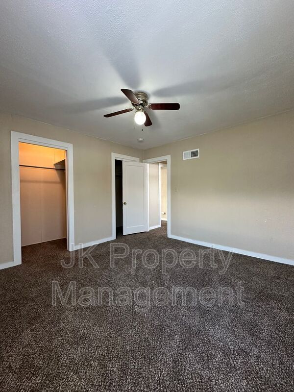 Building Photo - 1012 7th Ave S