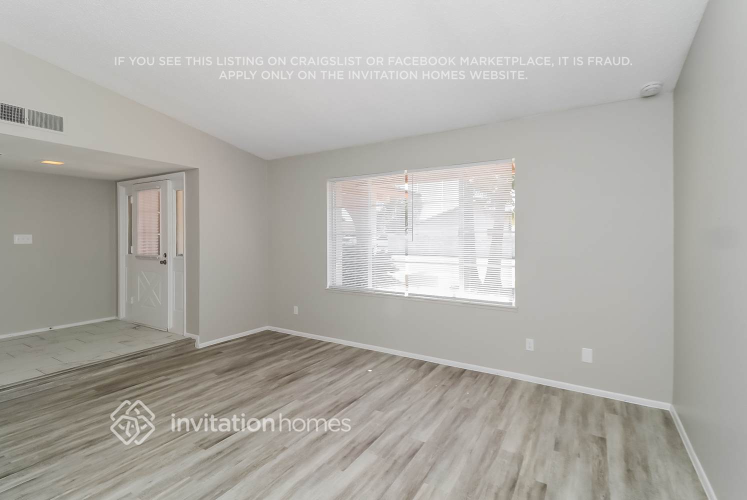 Building Photo - 1208 W Topeka Dr