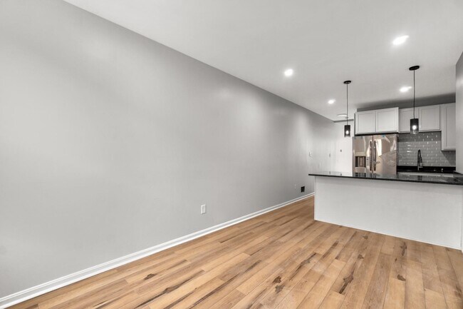 Building Photo - 2526 E Fayette St