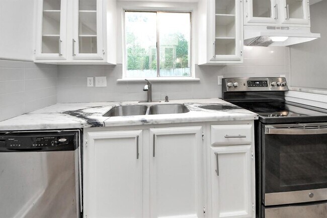 Building Photo - 2207 Bauer Dr