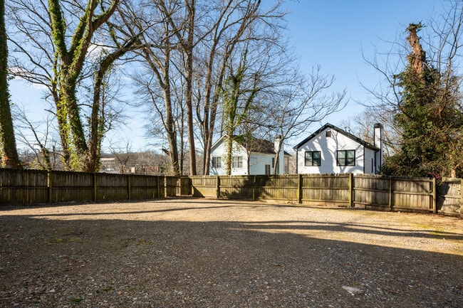 Building Photo - 404 Paines Ave NW