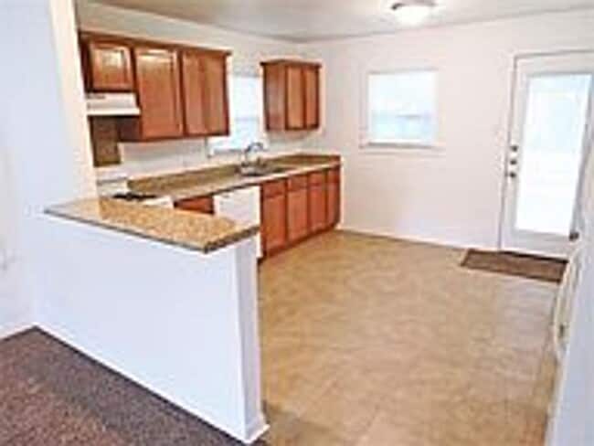 Building Photo - AUG 2026 MOVE IN! UPDATED 2/2 HOUSE IN BRYAN