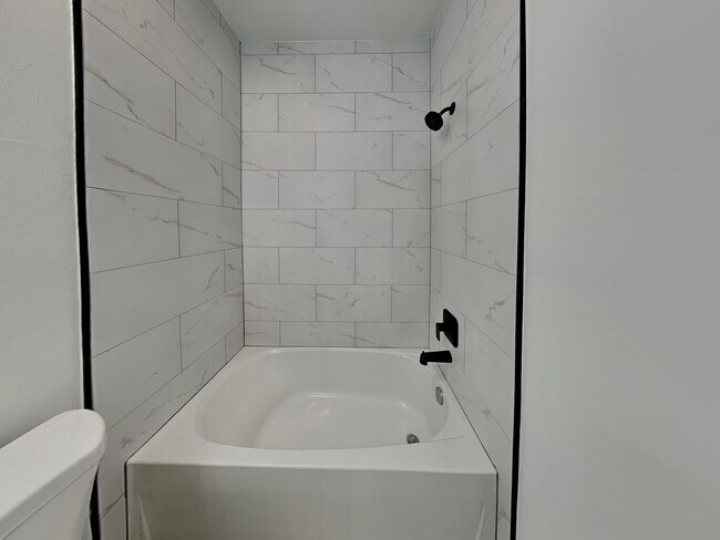 Building Photo - 1132 Albert Ave